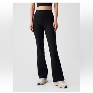 GapFit Sky High Rise Power Flare Leggings Black